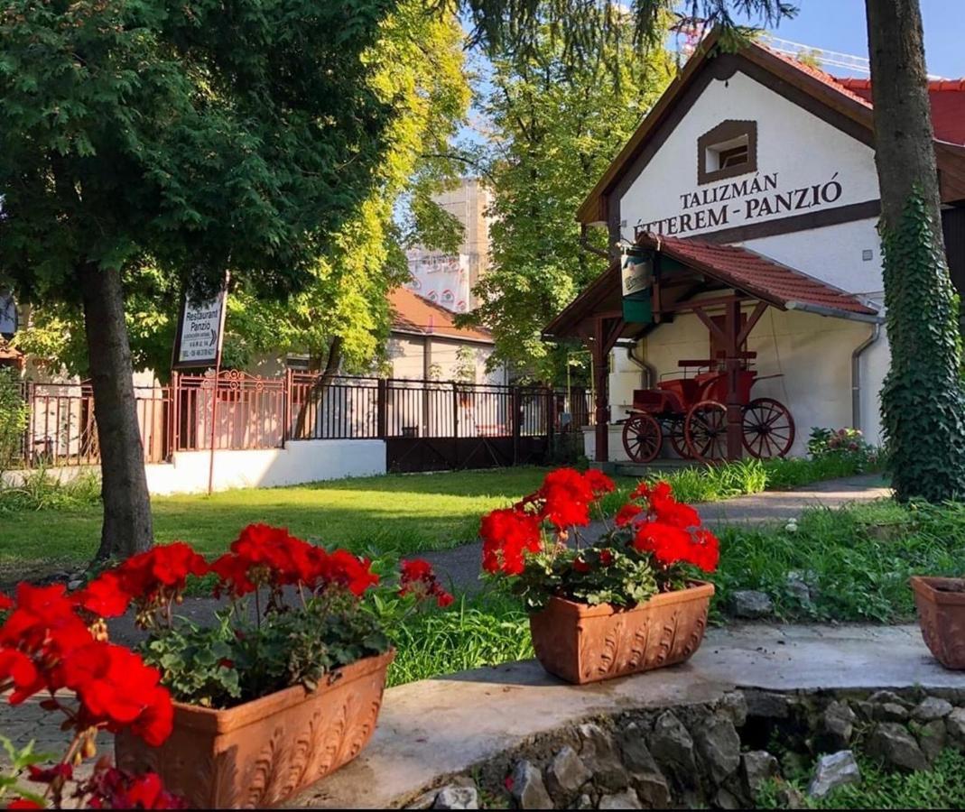 Отель Talizman Etterem Panzio Мишкольц Экстерьер фото