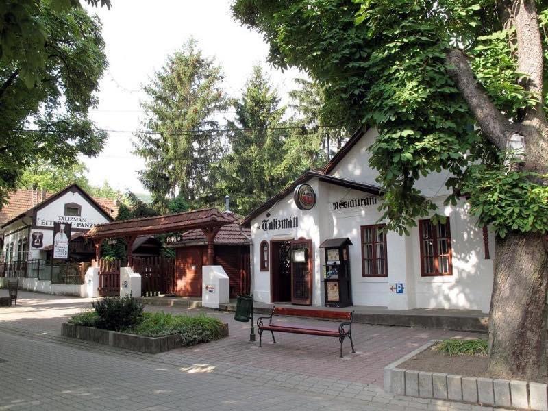 Отель Talizman Etterem Panzio Мишкольц Экстерьер фото